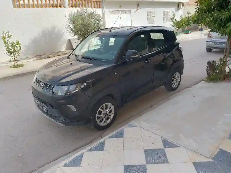 Mahindra KUV 100 Essence 2020 - Vue 1