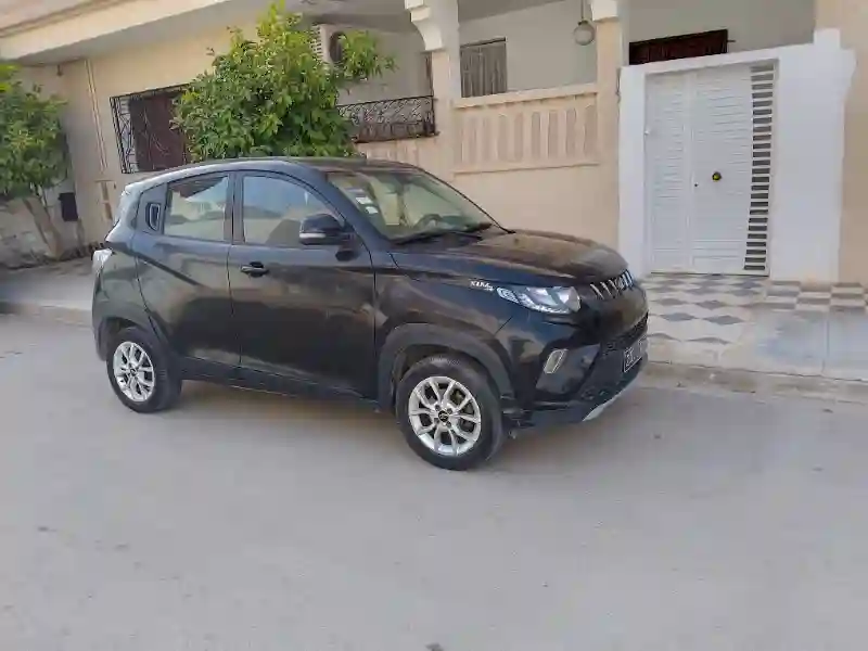 Mahindra KUV 100 Essence 2020 - Vue 4