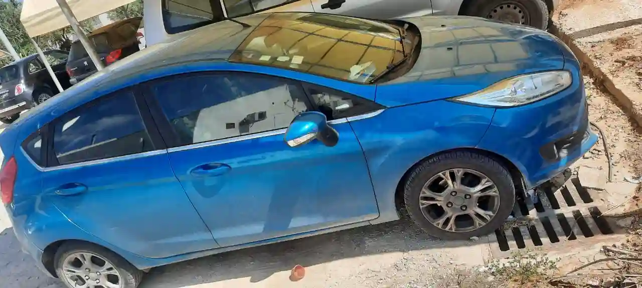 Ford Fiesta Titanium à Cite El Ouns - Vue 3
