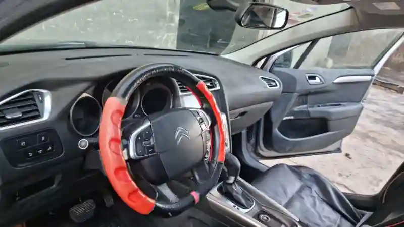 Citroen C4 Essence 2018 - Vue 2