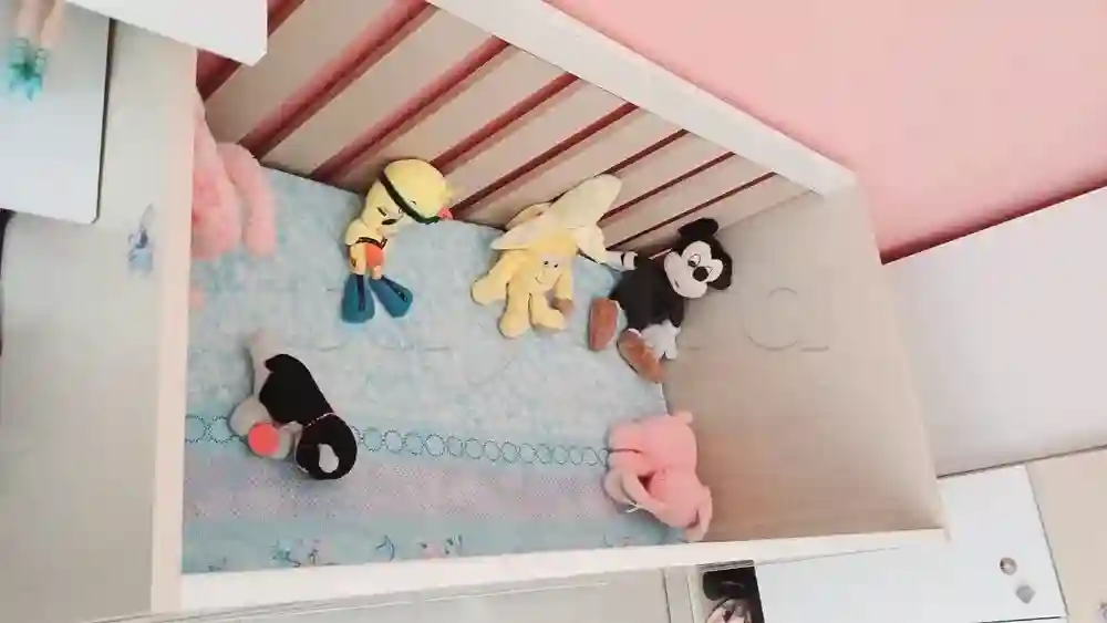 lit Bébé en Très bon État - Vue 2
