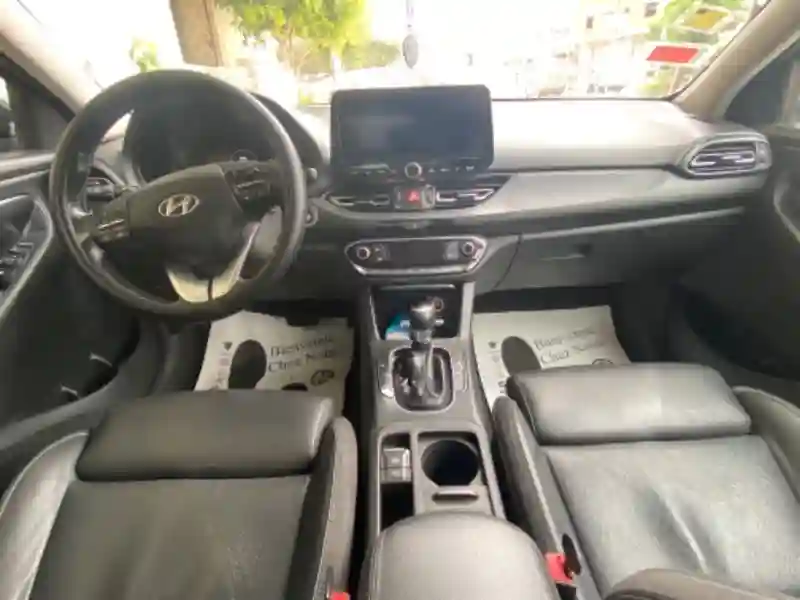 Hyundai I30 Essence 2022 - Vue 8