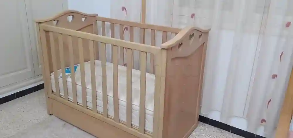 Lit Bébé (سرير أطفال) à Tiroir Avec Matelas - Très bon État - Vue 2