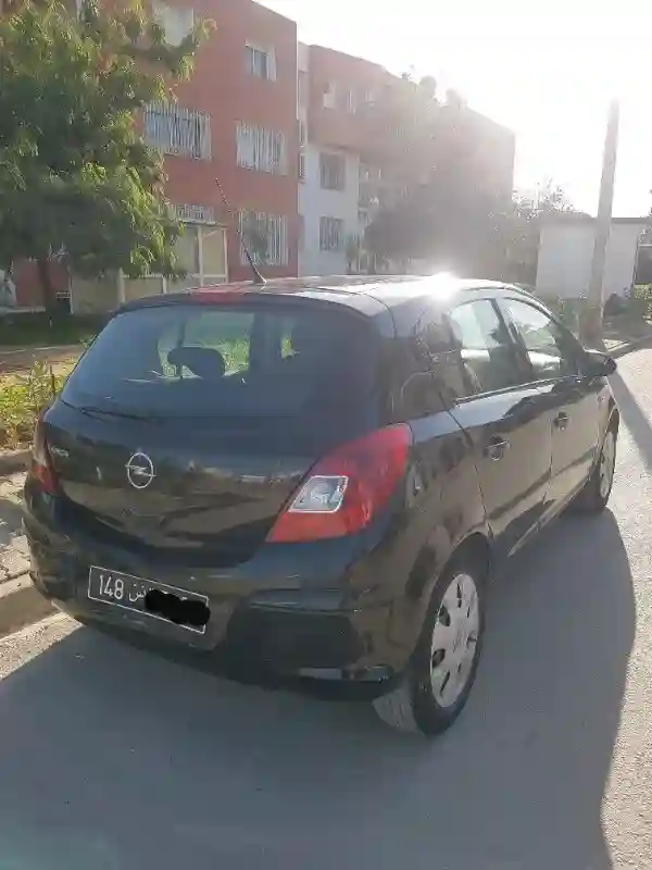 Opel Corsa Essence 2010 - Vue 2