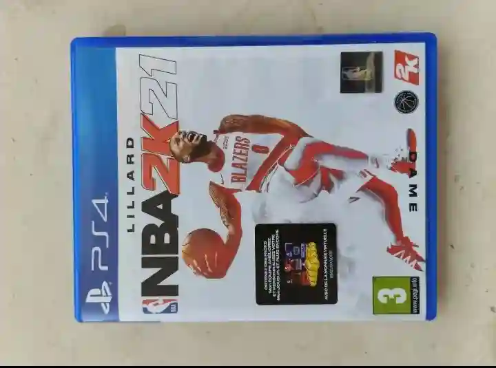 ps4 Slim 1000gb Avec Cables cds et Manette v2 - Vue 1