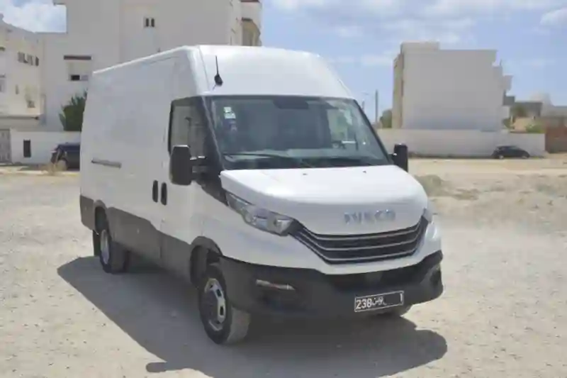 Vendre Voiture Iveco Daily Diesel 2023 - Vue 3