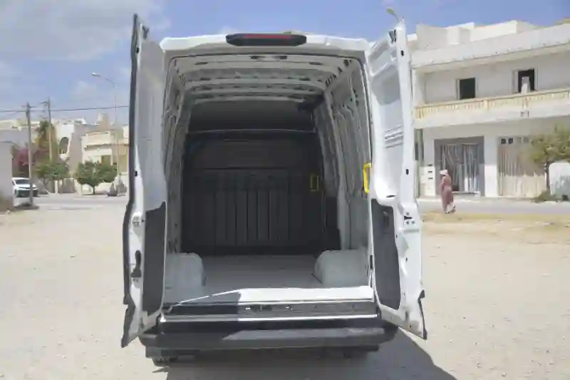 Vendre Voiture Iveco Daily Diesel 2023 - Vue 6