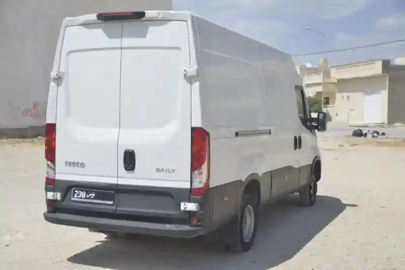 Vendre Voiture Iveco Daily Diesel 2023 - Vue 8