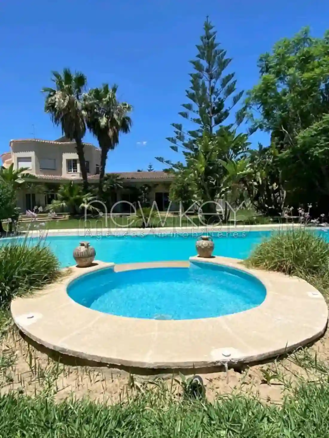 Charmante Villa de Style Provençal à Louer à La Soukra