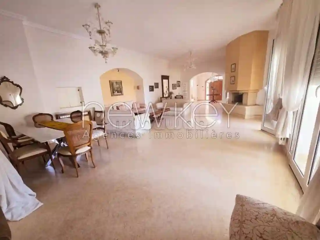 Charmante Villa de Style Provençal à Louer à La Soukra - Vue 1