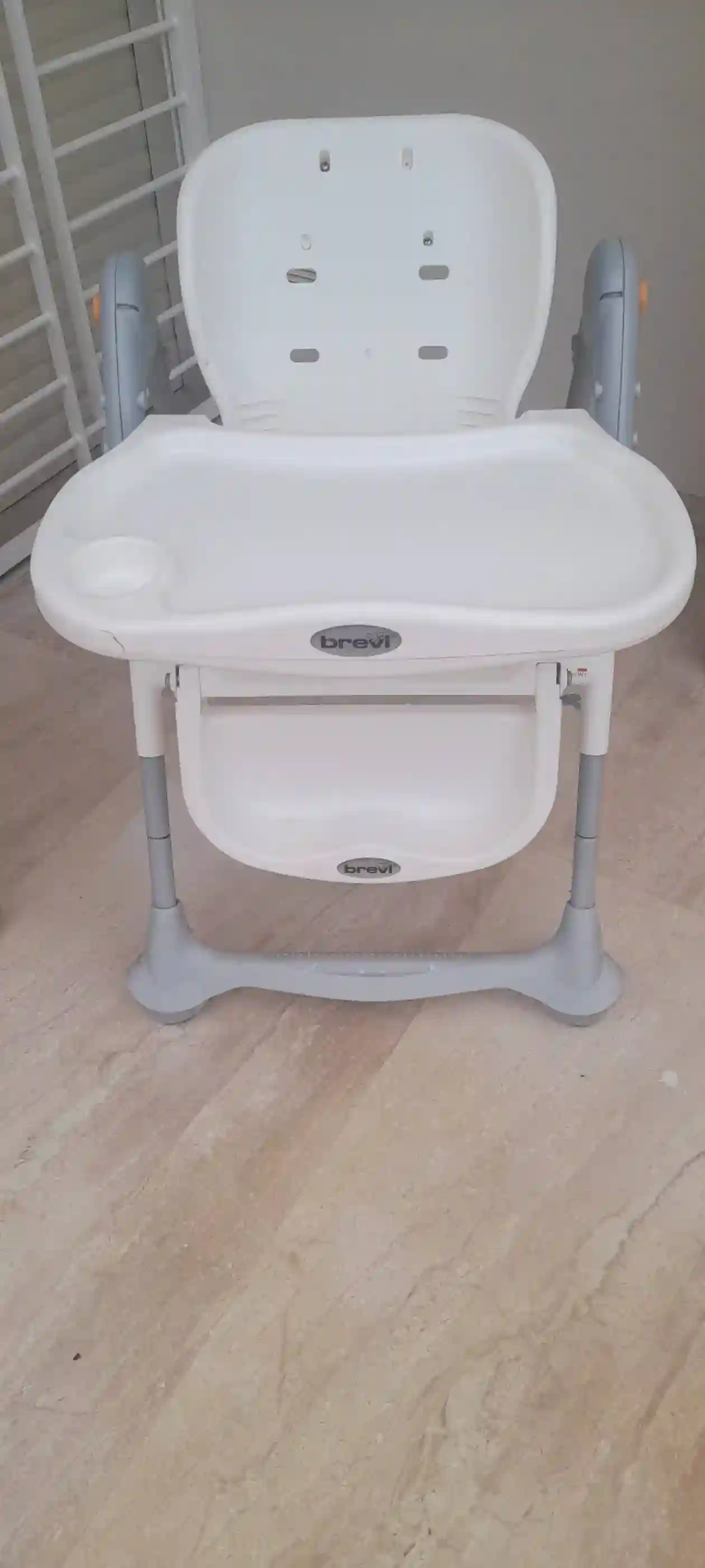 Chaise Bébé et Balançoire - Vue 1