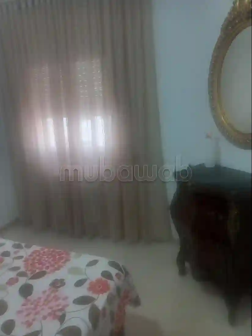 Superbe Appartement à Louer à Cité Ennasr 21 Pièce TV - Vue 2