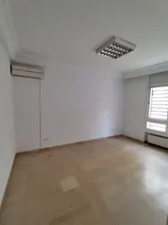 Bureau h2 à Ennasr à Cite Ennasr 2