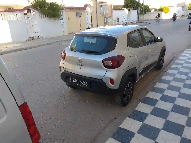 Renault Clio Essence 2023 - Vue 5