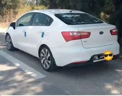 Kia rio en Très bon Etat à Zaghouan