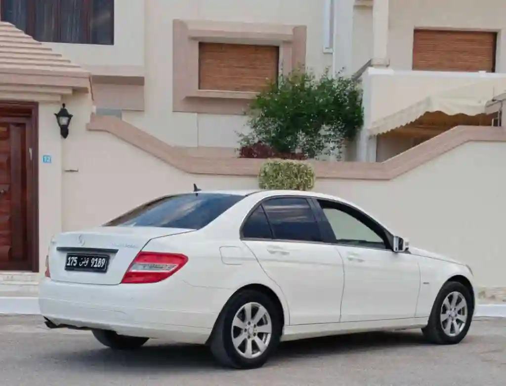 🚘 Mercedes c 180 Kompressor - Vue 3