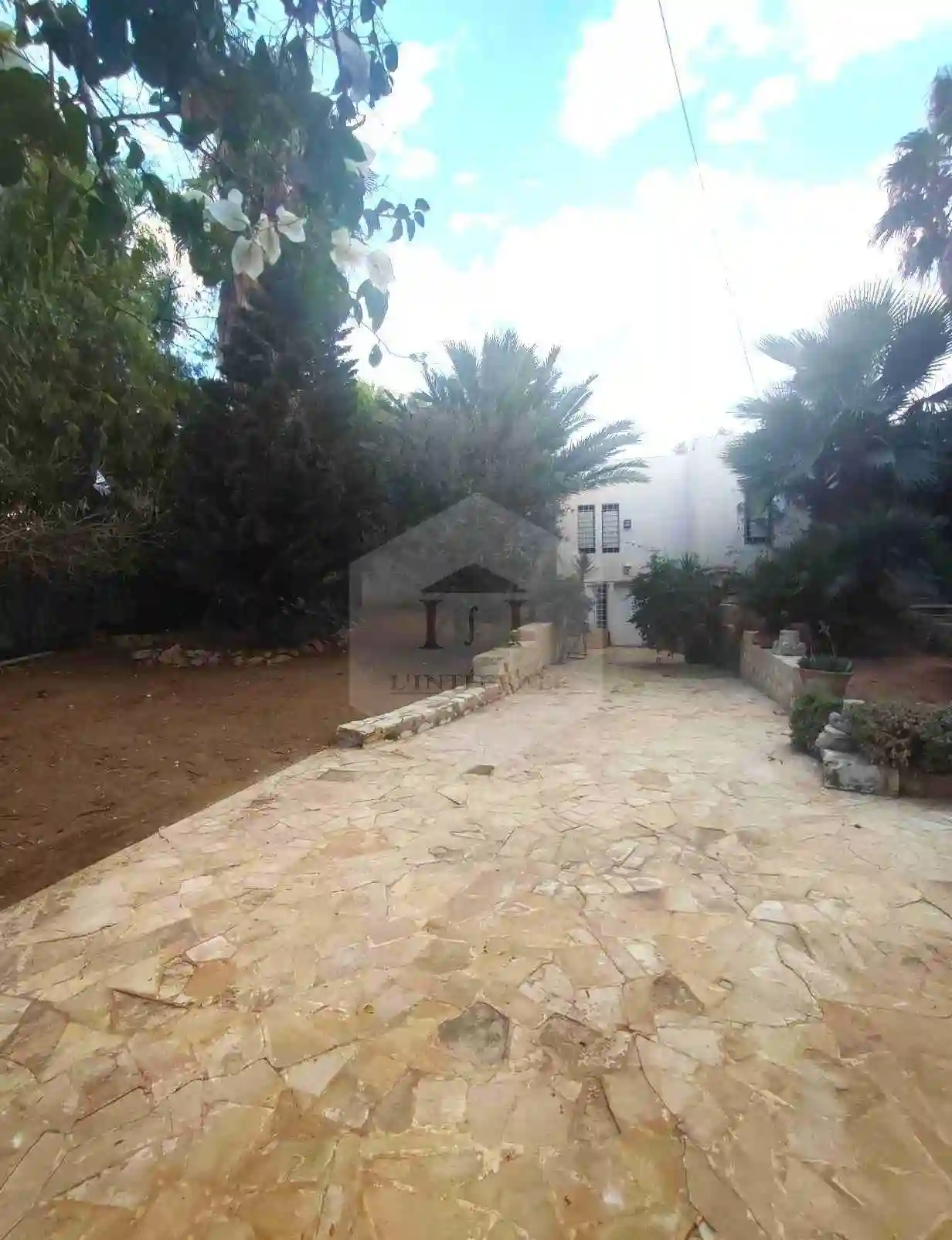 Immense Demeure Avec Piscine à Charguia 2 - Vue 5