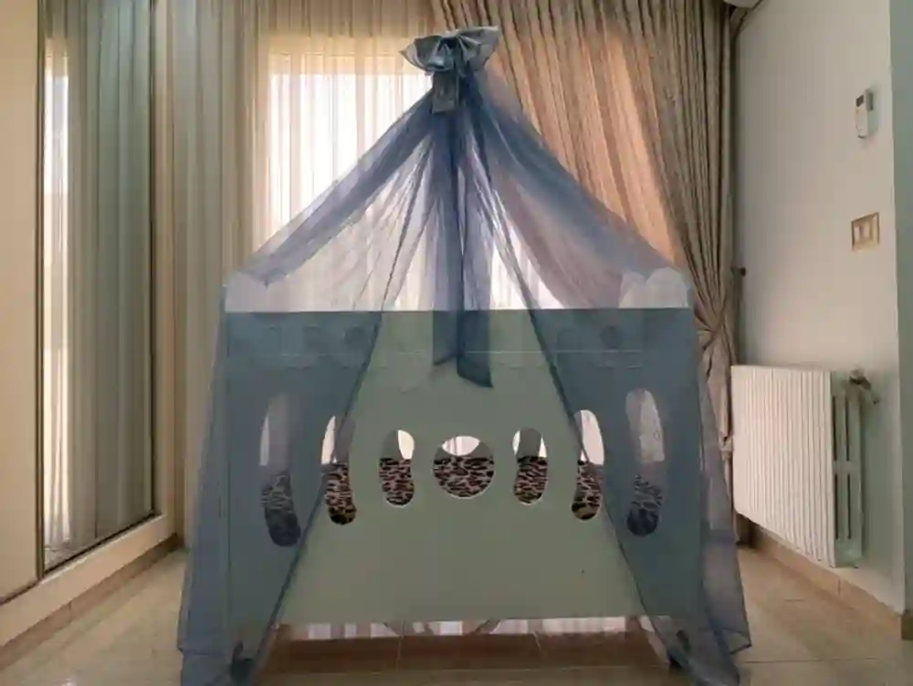 Lit Bébé Presque Neuve Avec Matelas - Vue 3