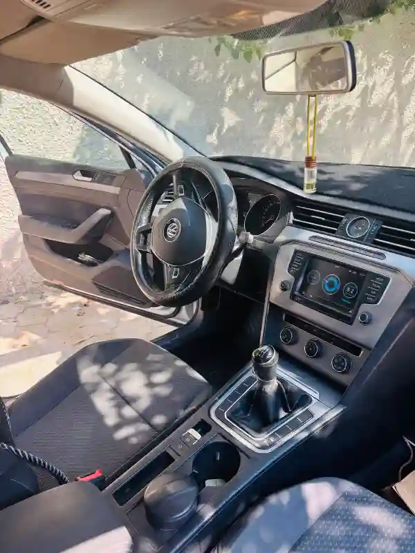 Volkswagen Passat Essence 2016 - Vue 2
