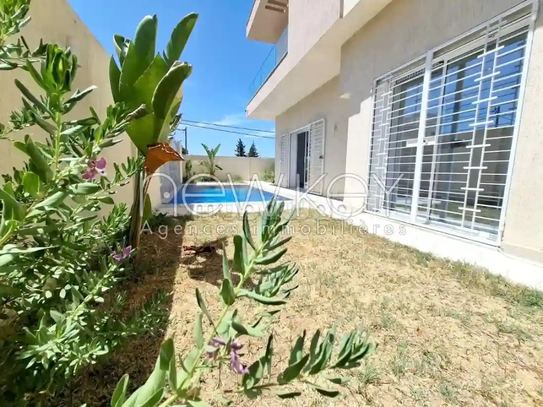 Jolie Villa en Triplex S5 Avec Piscine à La Soukra - Vue 1