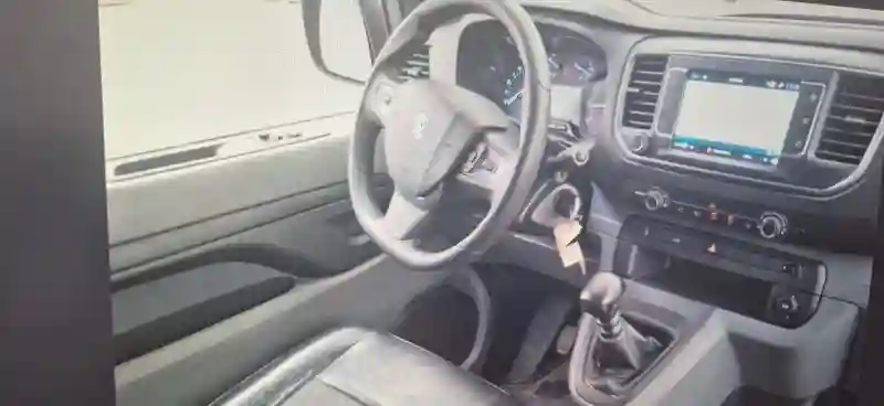 Peugeot Expert Diesel 2021 - Vue 2