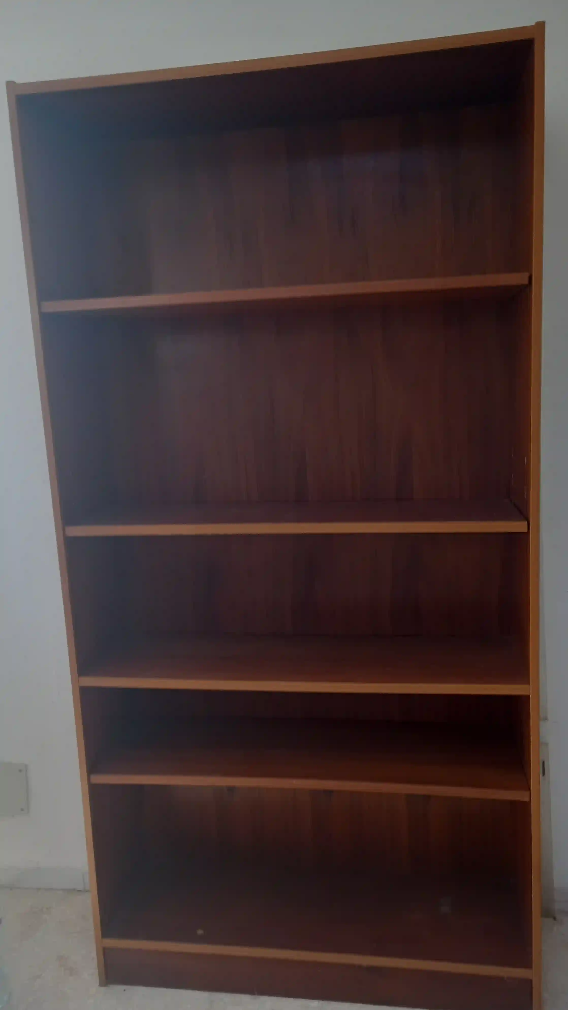 Bureau et 2 Éléments de Rangement à Ariana Ville - Vue 2
