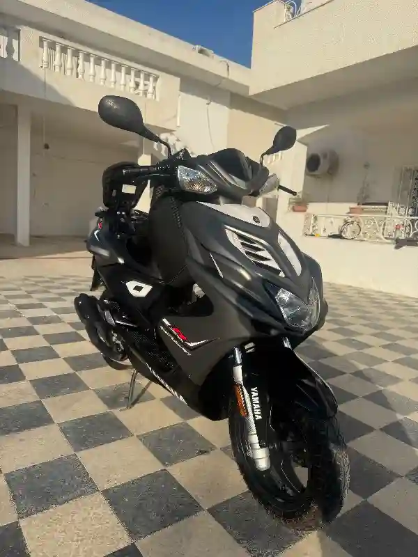 Yamaha Nitro Nouveau Modele (2017) - Vue 1