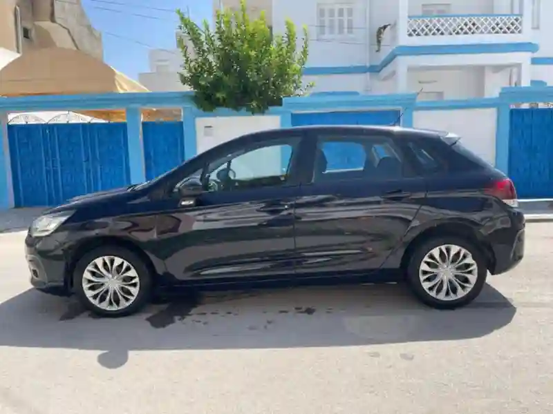 Citroen C4 Essence 2017 - Vue 2