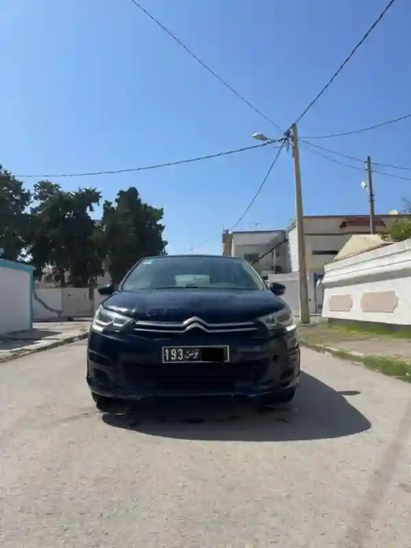 Citroen C4 Essence 2017 - Vue 3
