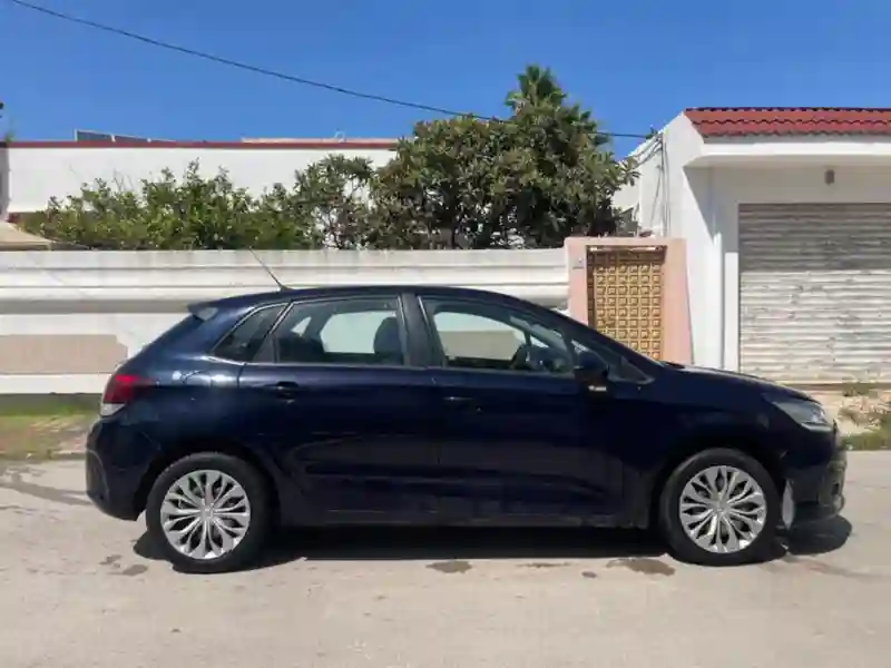 Citroen C4 Essence 2017 - Vue 4