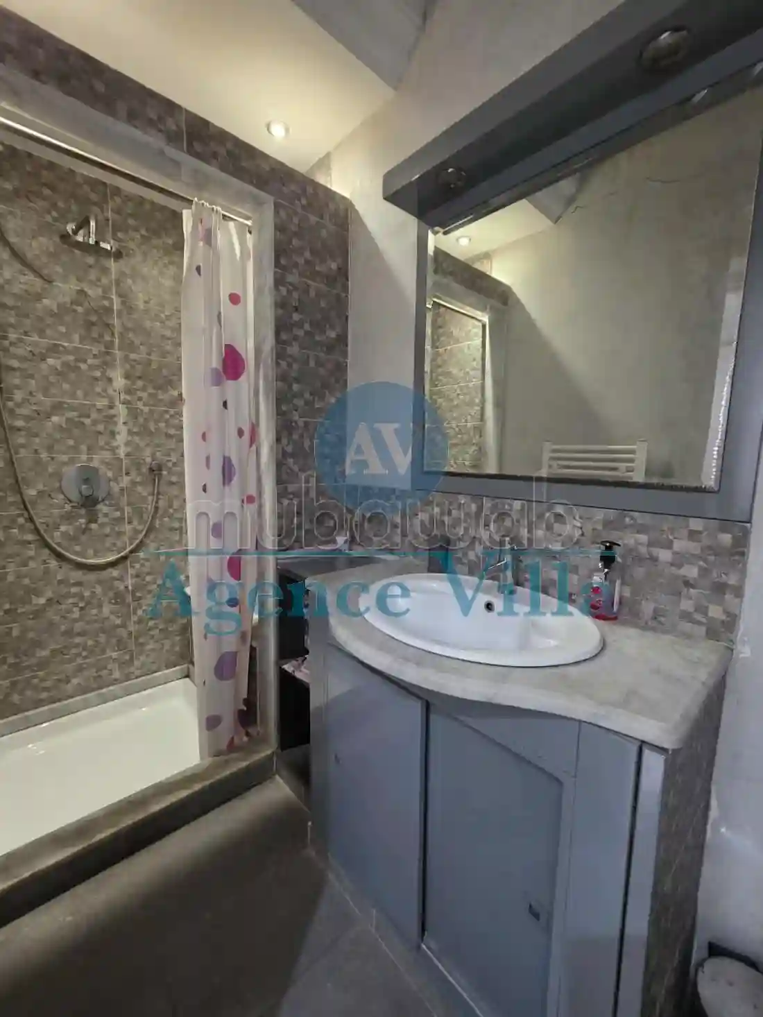Un Studio Meublé Avec Terrasse à la Marsa - Vue 3