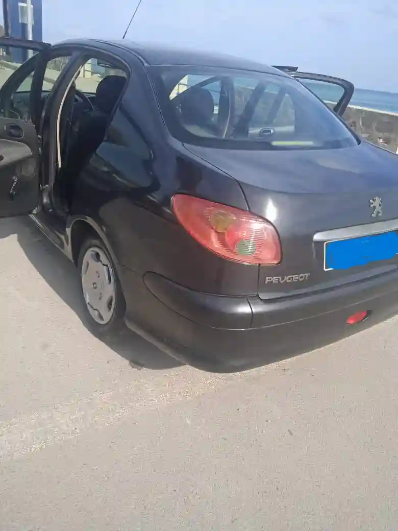 Peugeot 206 à Ben Arous - Vue 3