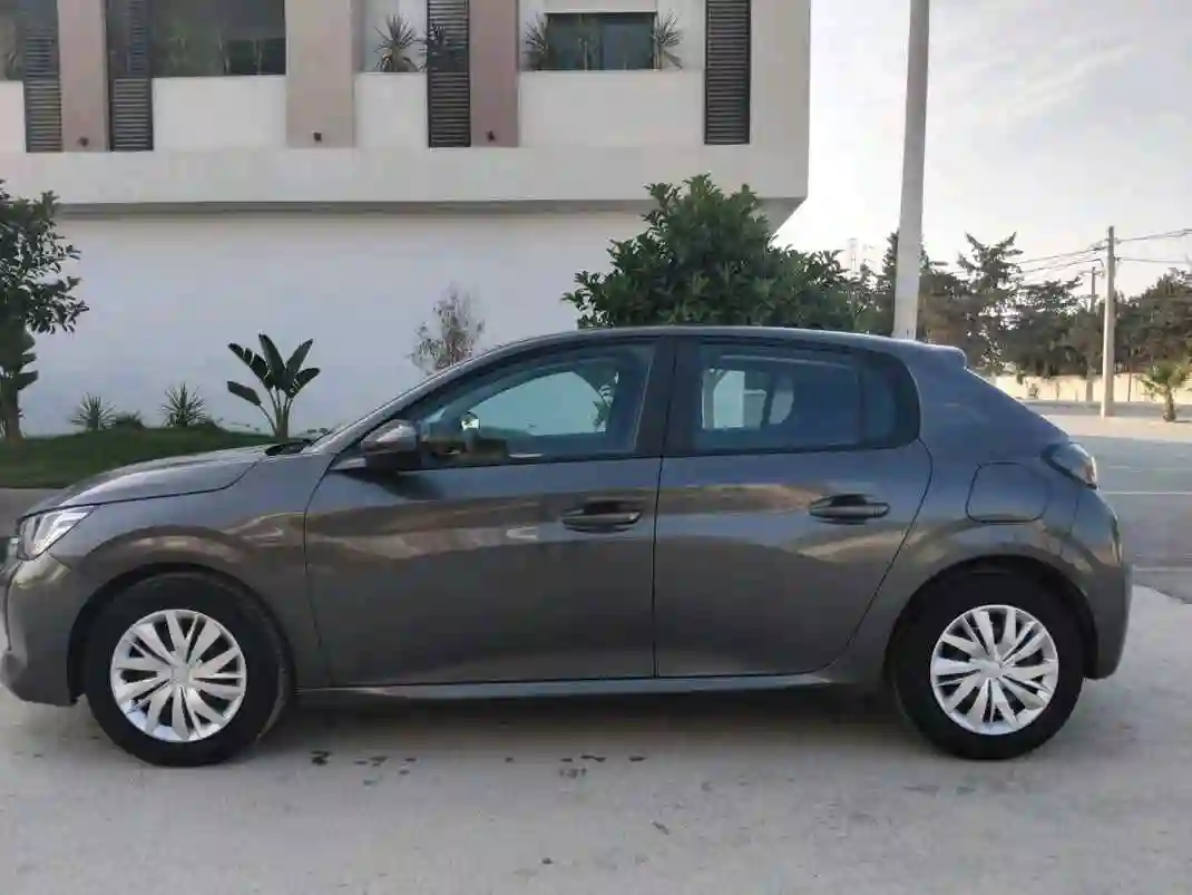 Peugeot 208 Access Première Main EN État Neuf - Vue 4