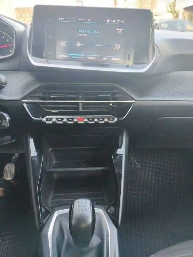 Peugeot 208 Access Première Main EN État Neuf - Vue 5