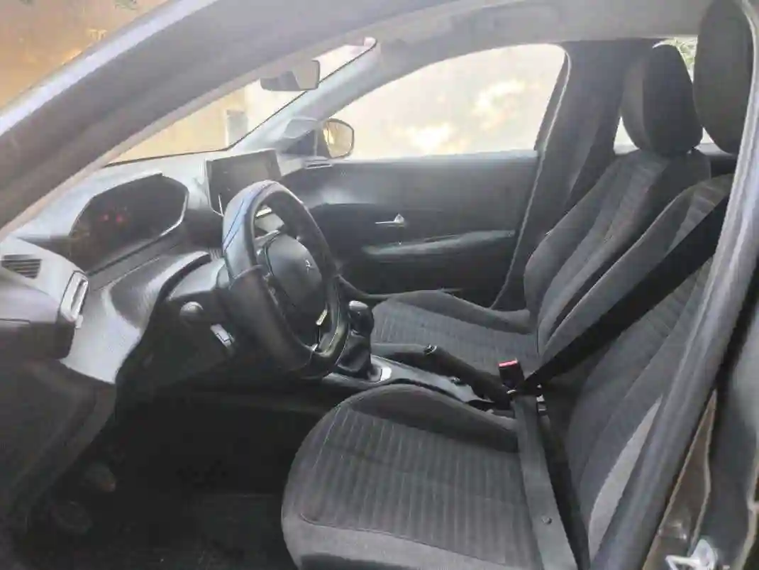 Peugeot 208 Access Première Main EN État Neuf - Vue 9
