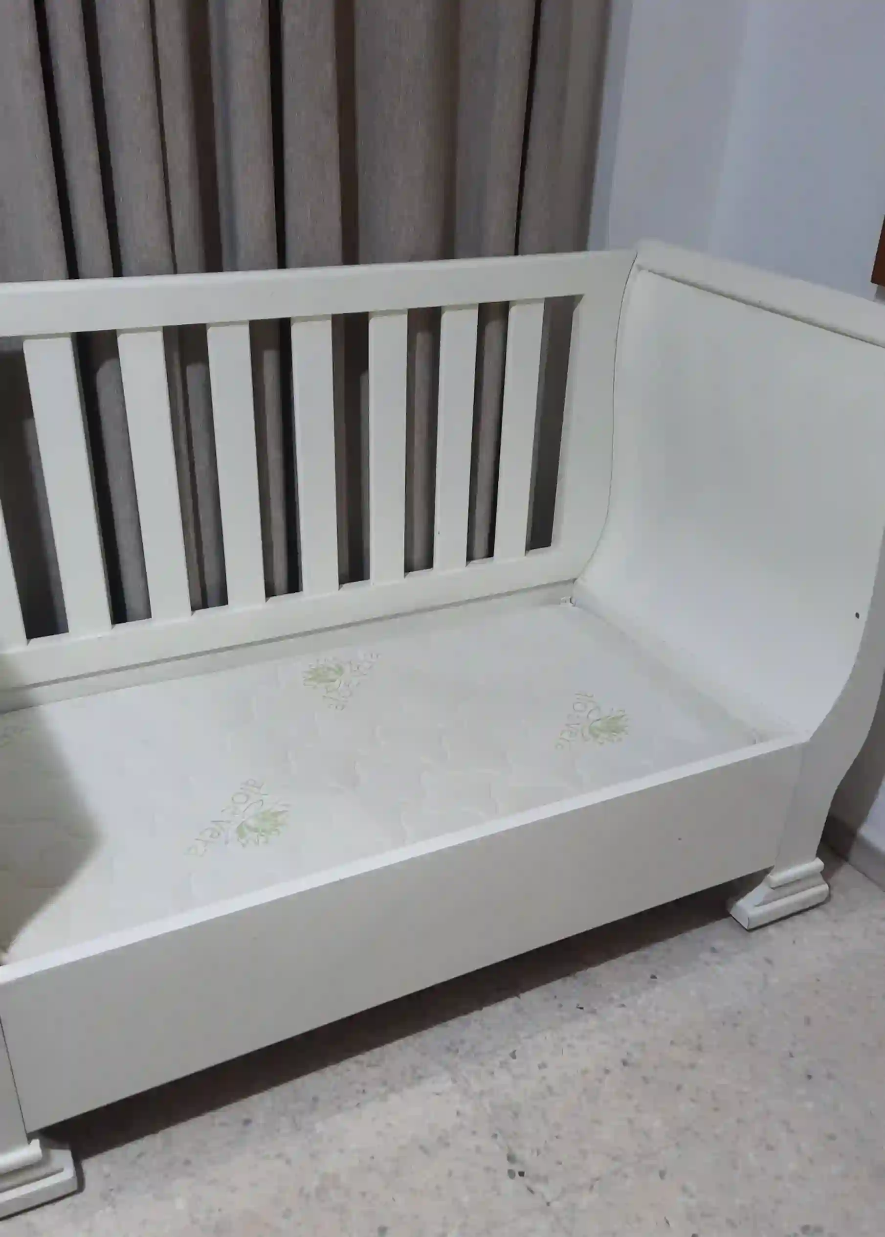 Lit Bébé 0-4 ans + Matelas Orthopédique Sans Ressort