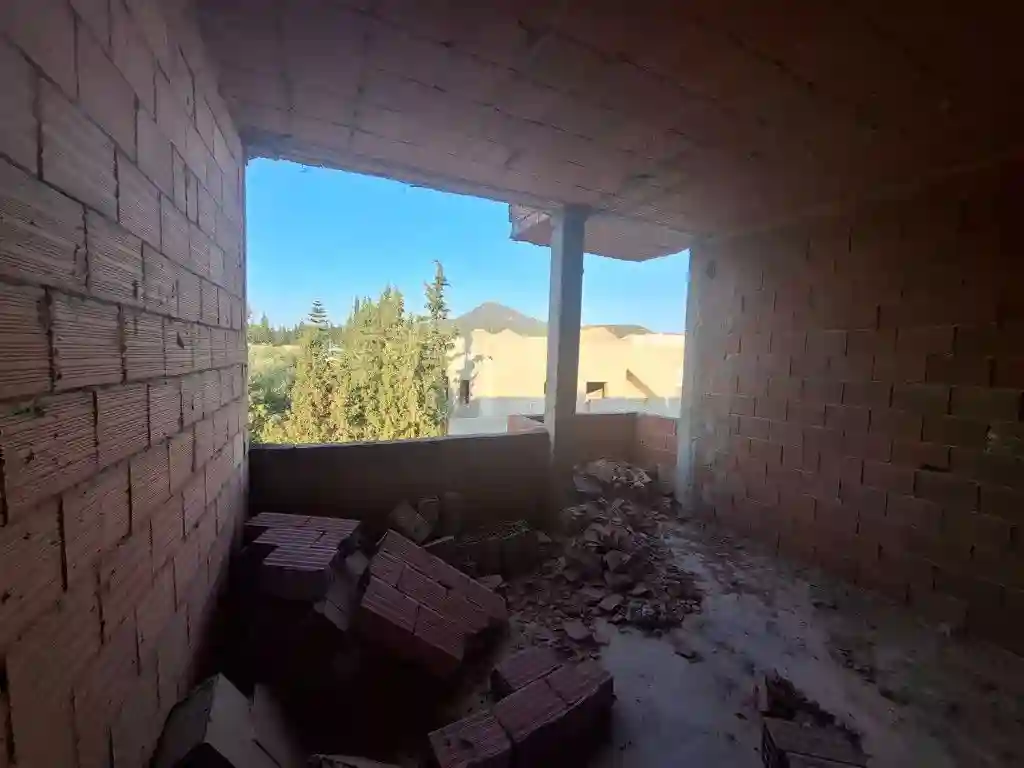 Maison D’angle Neuve 2025 Avec Jardin Garage et Étage Inachevé – - Vue 1
