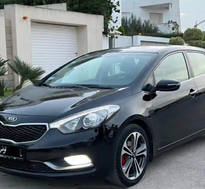 Kia Cerato Essence 2015 - Vue 1