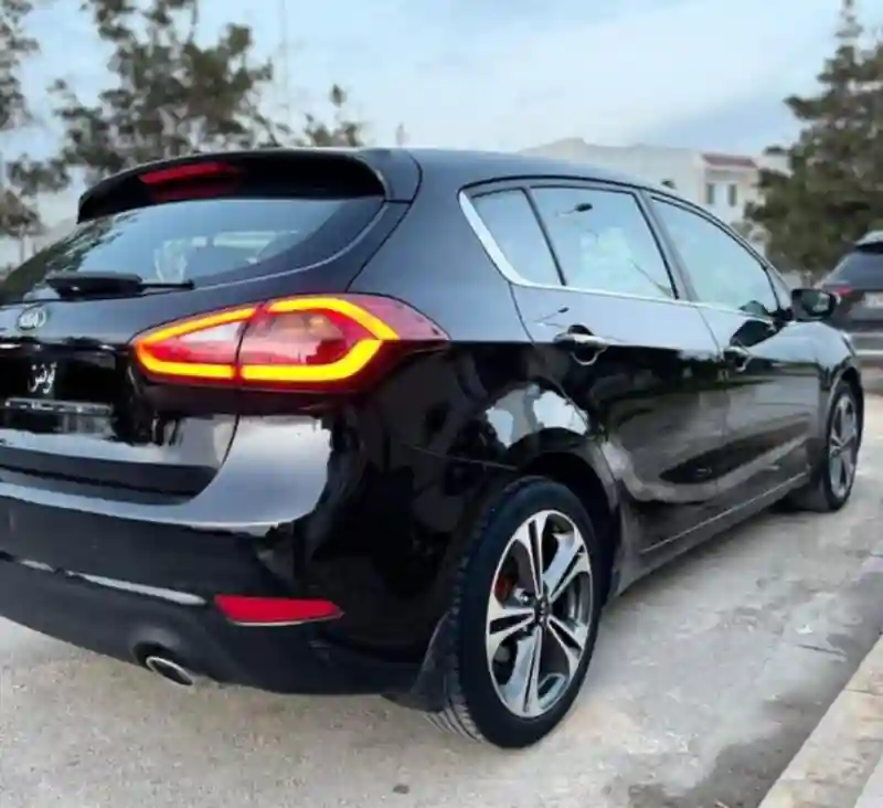 Kia Cerato Essence 2015 - Vue 2
