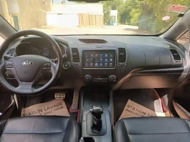 Kia Cerato Essence 2015 - Vue 3