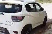 Mahindra Kuv100 K8 Tout Option - Vue 3