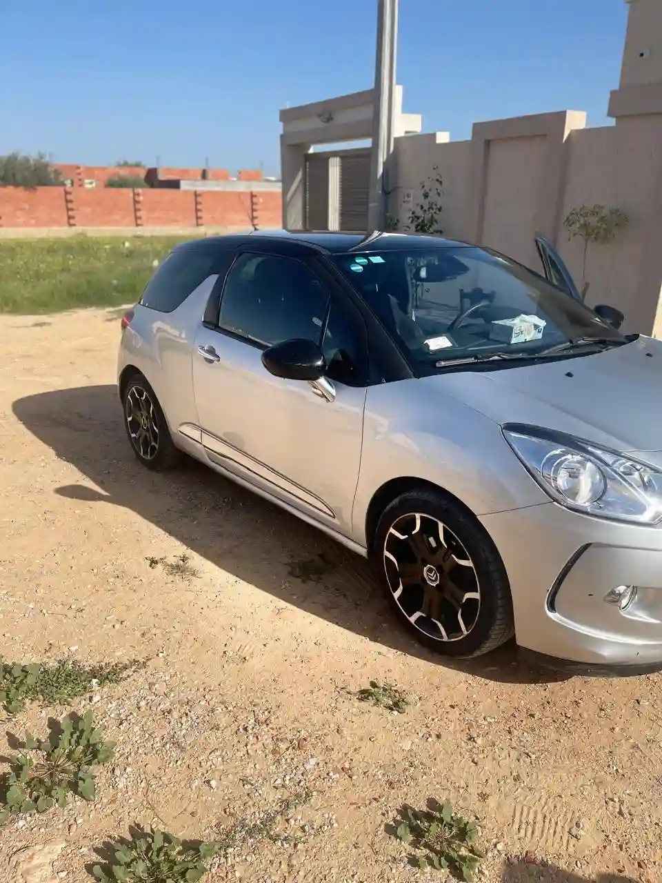 Tres Jolis Voiture d une Femme à Cite El Mallek - Vue 3
