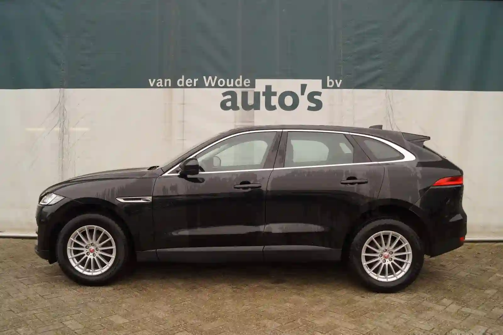 Jaguar f Pace 20d awd Prestige à Cite De La Plage 1