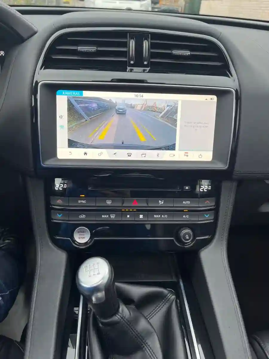 Jaguar f Pace 20d awd Prestige à Cite De La Plage 1 - Vue 3