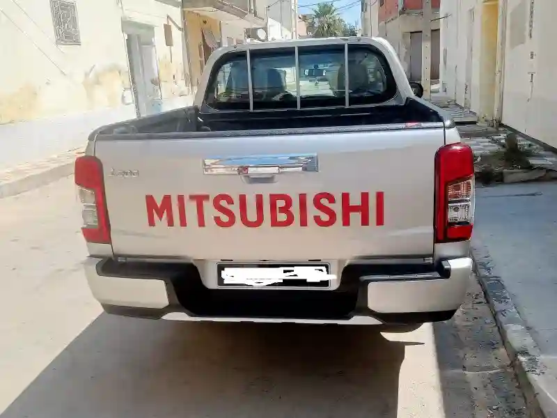 Mitsubishi L200 4x4 Diesel - Vue 2