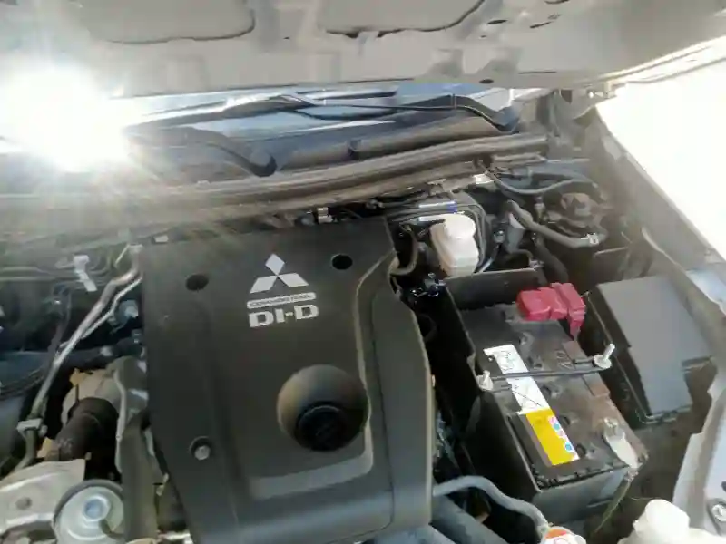 Mitsubishi L200 4x4 Diesel - Vue 3