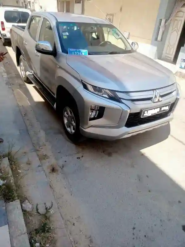 Mitsubishi L200 4x4 Diesel - Vue 8