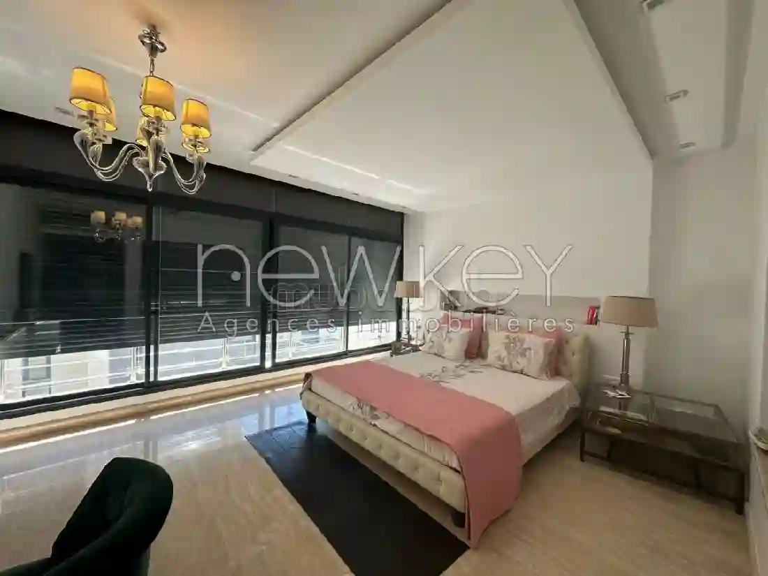 Un Superbe Triplex Avec Jardin à Louer à La Soukra
