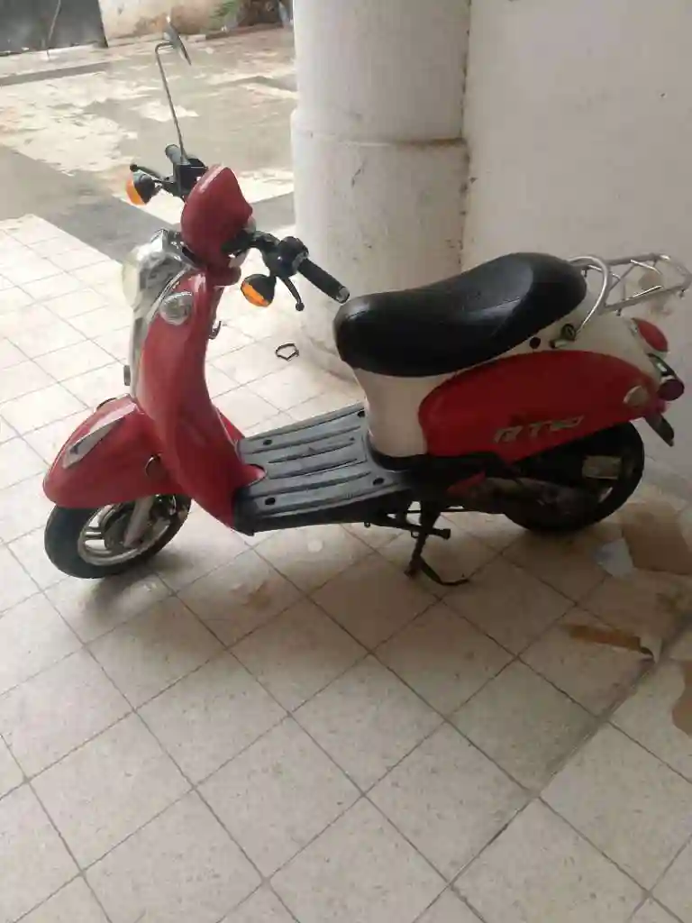 Vespa 50 - Vue 1