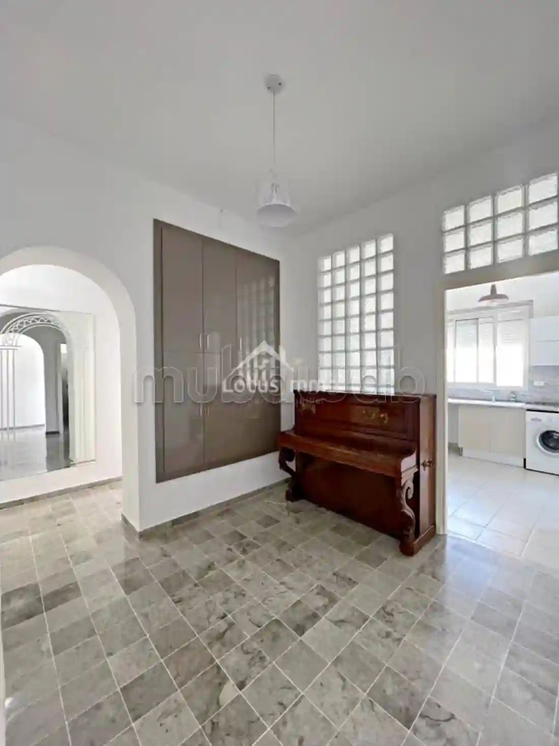 A Louer Etage de Villa à Manzeh1 - Vue 1